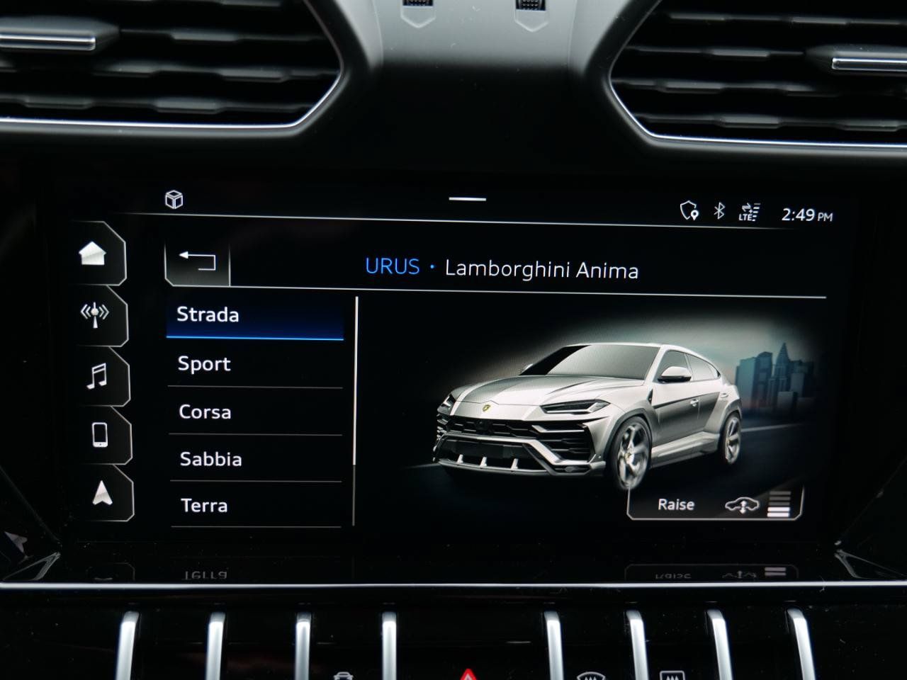 Used 2021 Lamborghini Urus AWD/4WD image 28