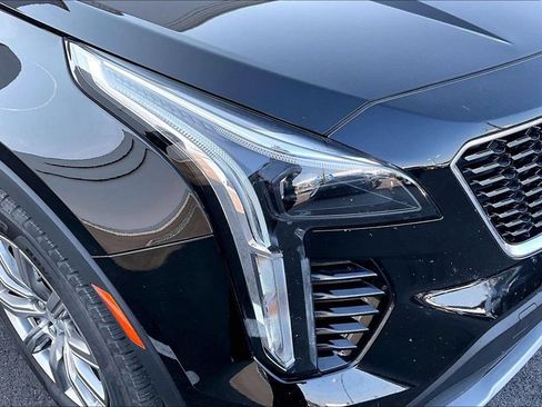 Used 2021 Cadillac XT4 Premium Luxury w/ Cold Weather Package AWD/4WD image 39