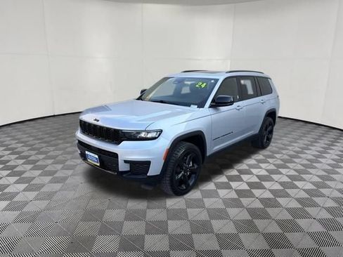 Used 2024 Jeep Grand Cherokee L Altitude AWD/4WD image 11