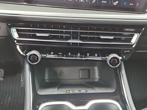 New 2026 Chevrolet Traverse LT w/ Sun and Wheel Package FWD image 6