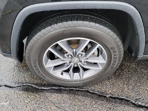 Used 2018 Jeep Grand Cherokee Laredo AWD/4WD image 6