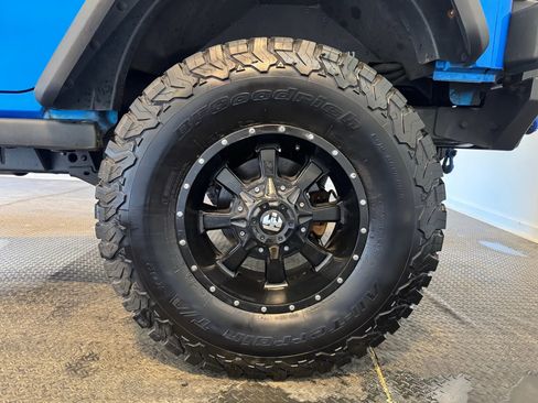 Used 2015 Jeep Wrangler Unlimited Rubicon w/ Max Tow Package AWD/4WD image 37