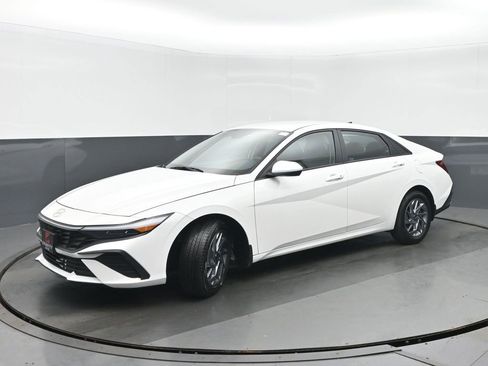 Used 2024 Hyundai Elantra SEL FWD image 7
