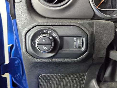 Used 2023 Jeep Gladiator Sport image 18