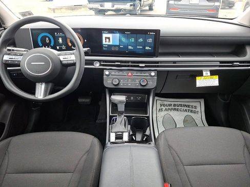 Certified 2025 Hyundai Tucson SE image 10