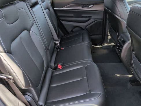 Used 2023 Jeep Grand Cherokee Limited AWD/4WD image 20