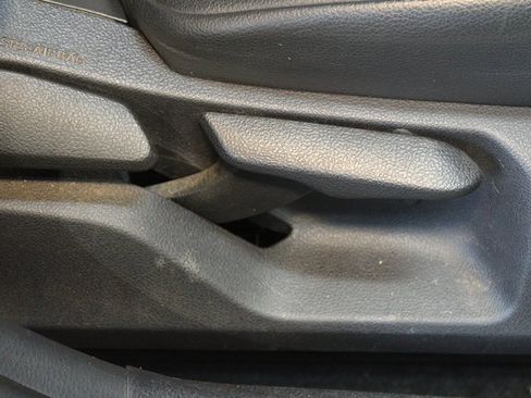 Used 2019 Toyota Camry SE image 9