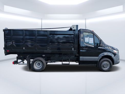 Used 2023 Mercedes-Benz Sprinter 3500 image 4