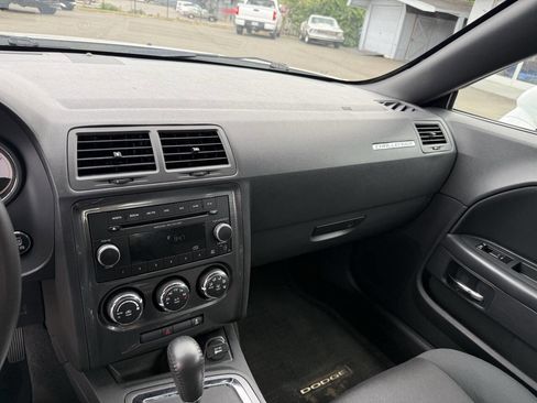 Used 2013 Dodge Challenger SXT RWD image 11