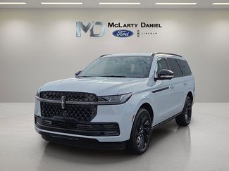 New 2025 Lincoln Navigator Reserve w/ Jet Appearance Package AWD/4WD video 2