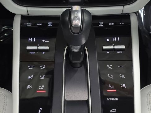 Certified 2023 Porsche Macan S AWD/4WD image 19