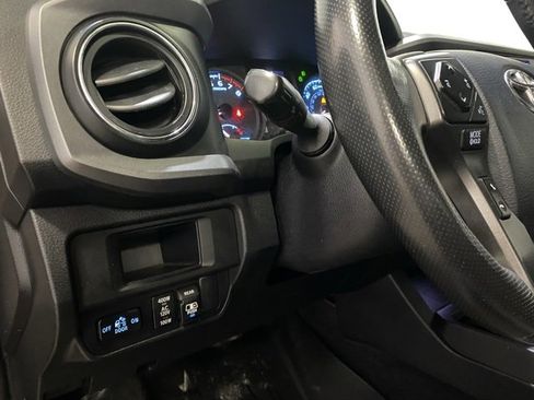 Certified 2017 Toyota Tacoma TRD Off-Road image 13