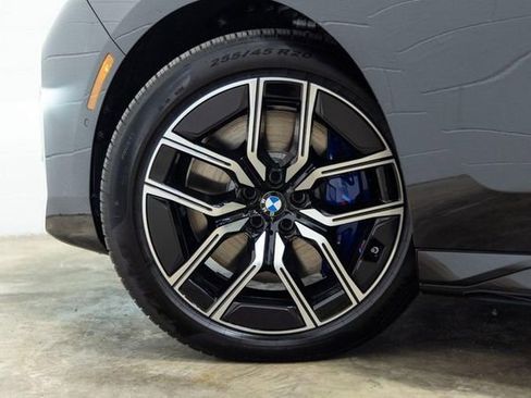 Used 2025 BMW 760i xDrive w/ Executive Package image 28