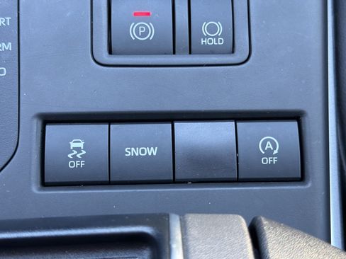 Used 2020 Toyota Highlander XLE FWD image 8
