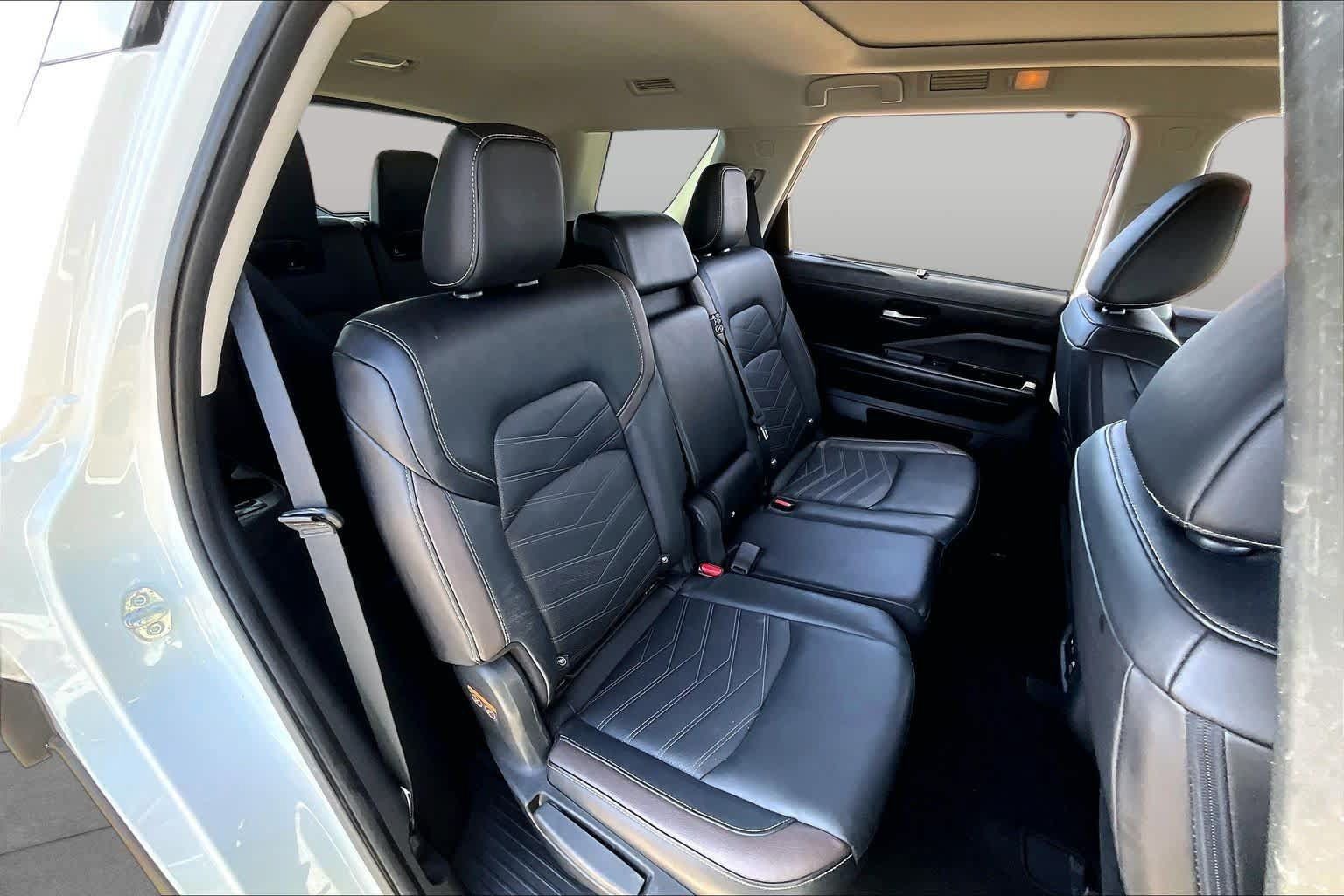 Used 2024 Nissan Pathfinder Platinum w/ Cargo Package AWD/4WD image 20