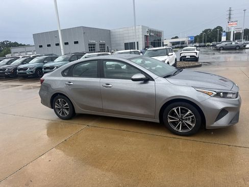 Used 2024 Kia Forte LXS w/ LXS Technology Package FWD image 13