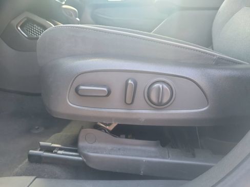 Used 2021 Chevrolet TrailBlazer LT AWD/4WD image 17