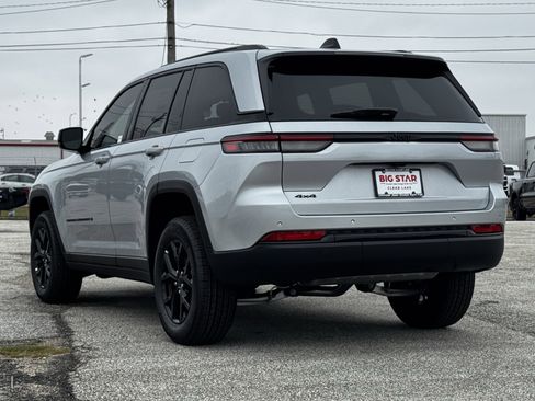 New 2025 Jeep Grand Cherokee Altitude image 8