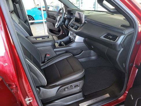 Used 2024 GMC Yukon XL SLT w/ SLT Luxury Package image 20