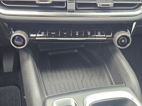 New 2026 Chevrolet Equinox EV LT image 15