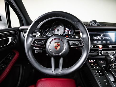Certified 2024 Porsche Macan S AWD/4WD image 25