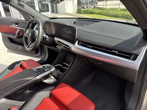Used 2025 BMW X2 xDrive28i w/ M Sport Package image 33