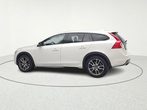 Used 2016 Volvo V60 T5 Cross Country image 5