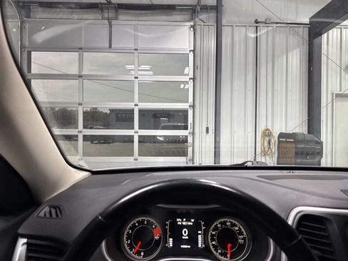 Used 2018 Jeep Cherokee Latitude w/ Cold Weather Group image 7