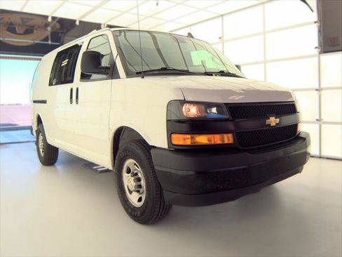 Used 2022 Chevrolet Express 2500 w/ Driver Convenience Package RWD image 4