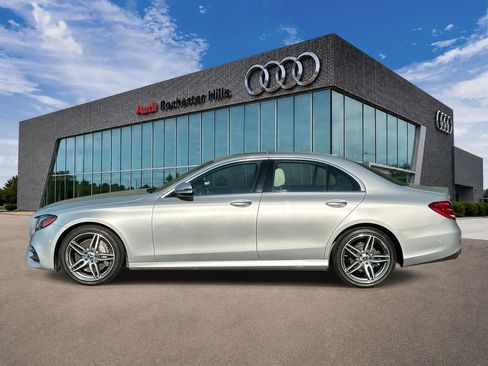 Used 2017 Mercedes-Benz E 300 4MATIC image 2