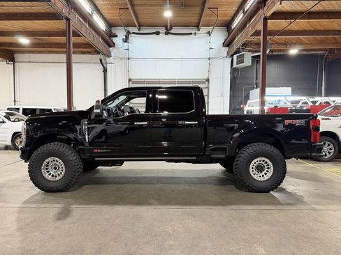 Used 2025 Ford F250 Platinum w/ Platinum Plus Package image 2