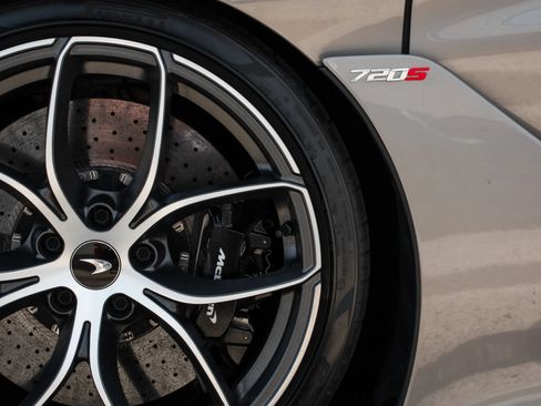 Used 2020 McLaren 720S Spider RWD image 26