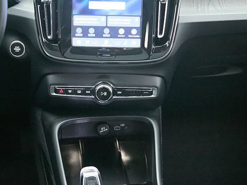 Certified 2026 Volvo XC40 B5 Plus AWD/4WD image 29