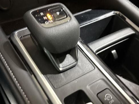 Used 2024 Nissan Pathfinder SV image 17