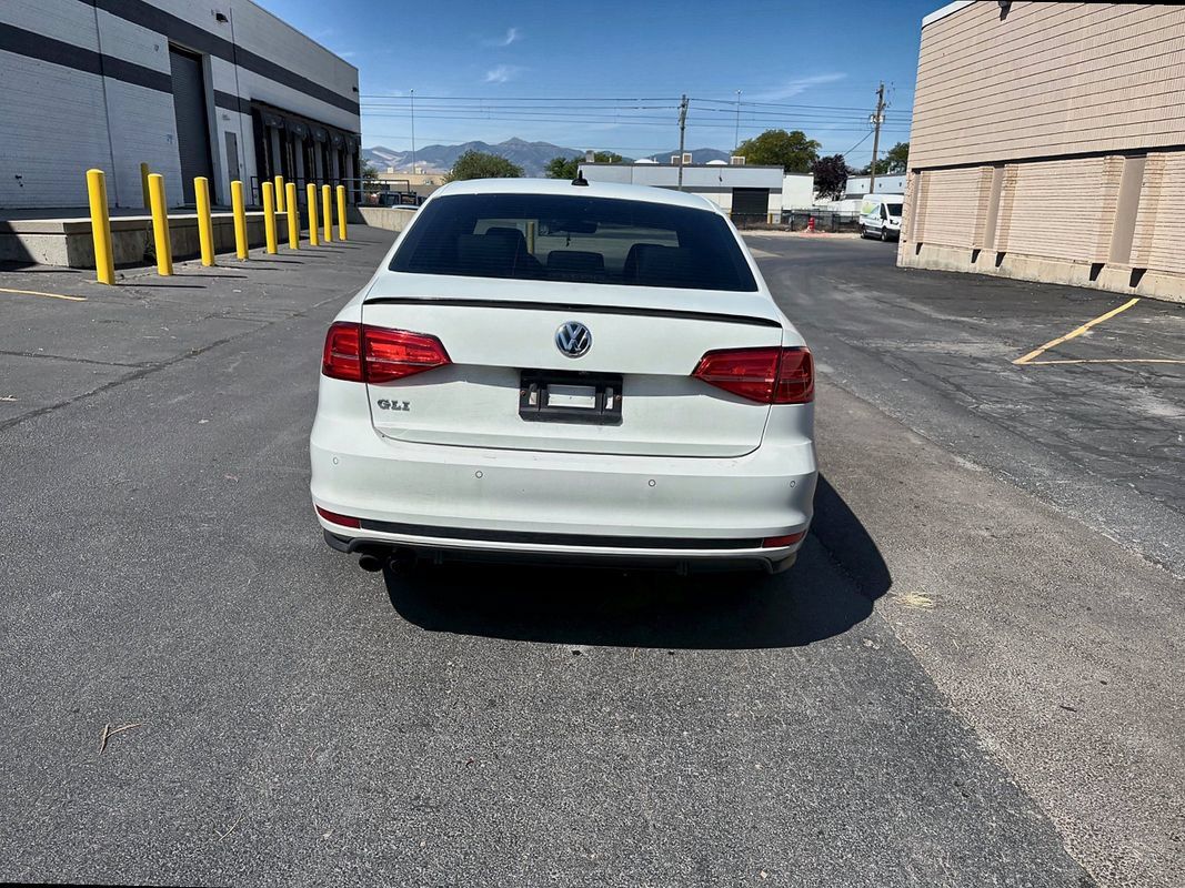 Used 2017 Volkswagen Jetta GLI FWD image 4
