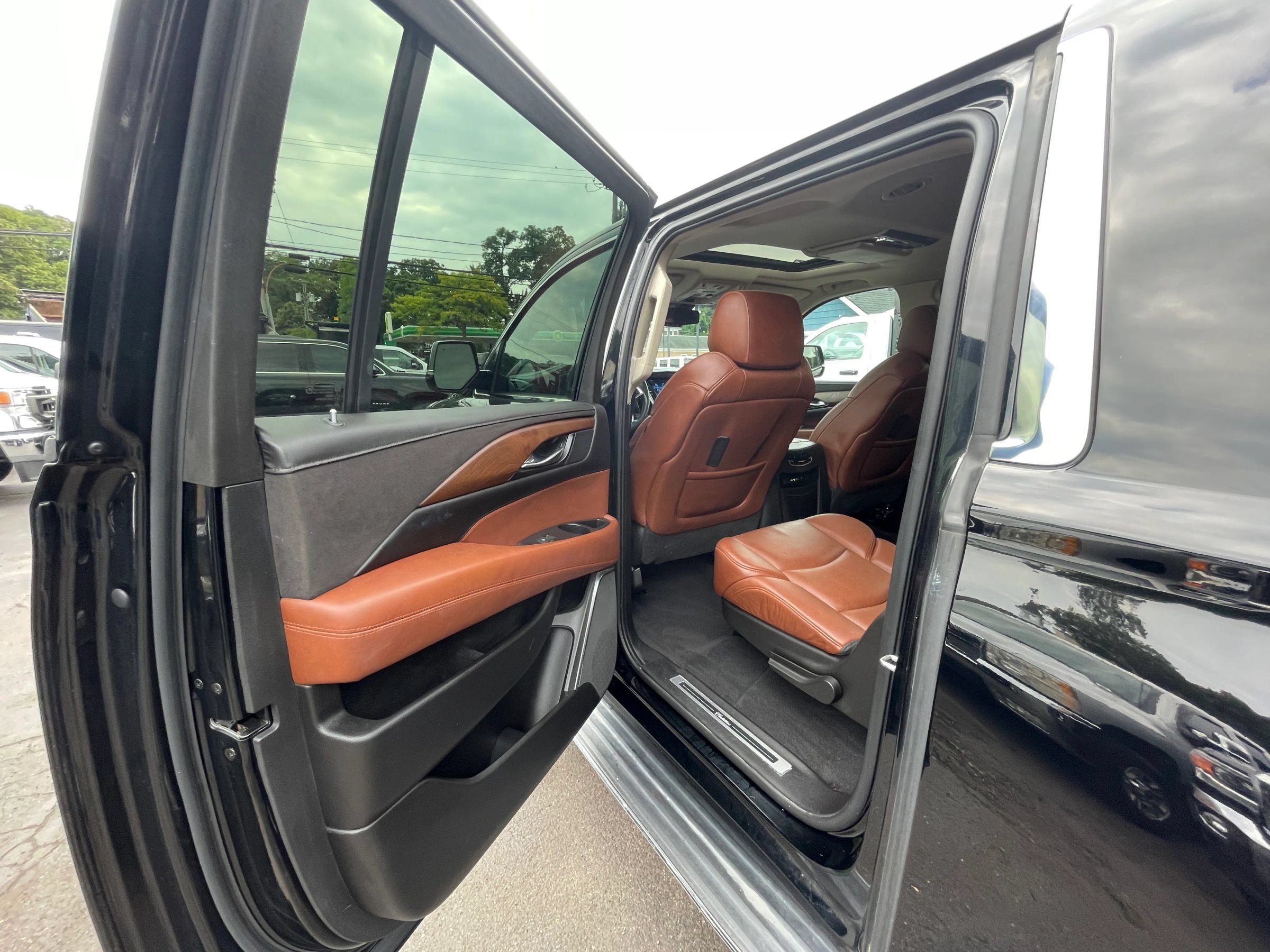 Used 2015 Cadillac Escalade ESV Luxury AWD/4WD image 21