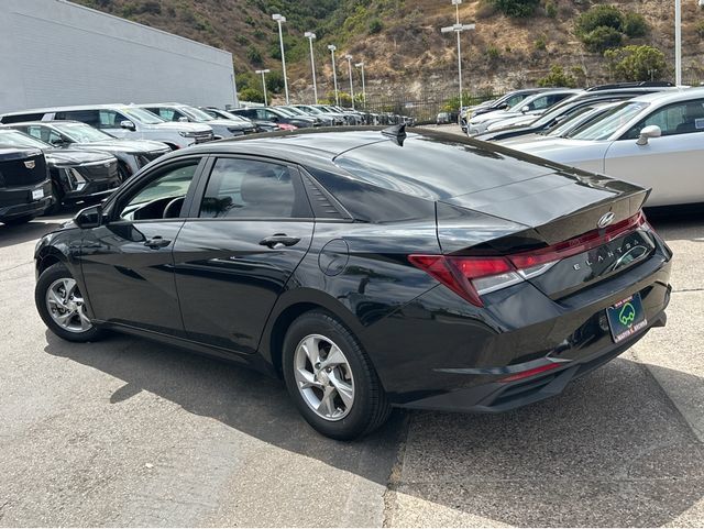 Used 2021 Hyundai Elantra SE FWD image 4