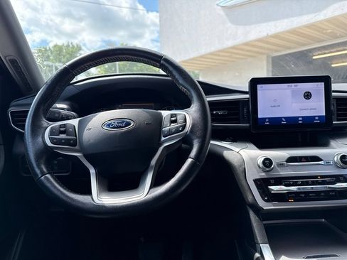 Used 2021 Ford Explorer XLT w/ Equipment Group 202A AWD/4WD image 11