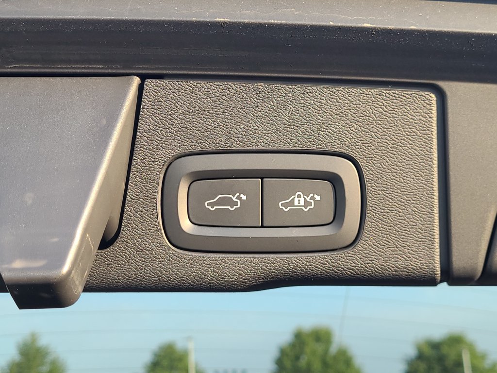 Used 2023 Volvo XC60 T8 Plus AWD/4WD image 15