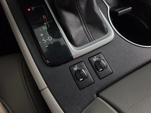 Used 2018 Toyota Highlander XLE AWD/4WD image 20