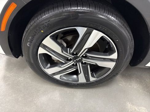 Used 2023 Kia Sorento EX image 30