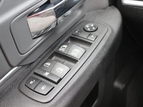 Used 2024 RAM 1500 Classic SLT AWD/4WD image 15