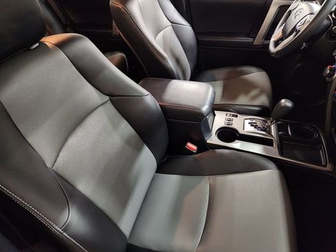 Used 2022 Toyota 4Runner SR5 Premium image 29