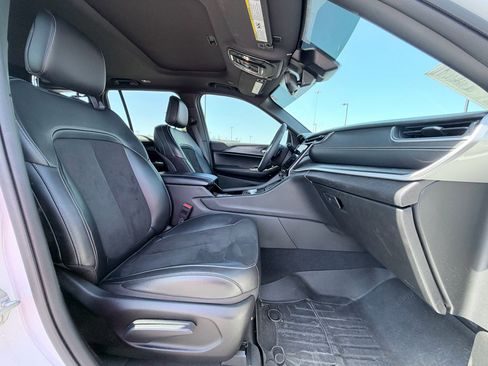 Used 2023 Jeep Grand Cherokee Altitude RWD image 21
