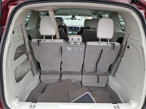 Used 2018 Chrysler Pacifica Touring-L Plus image 29