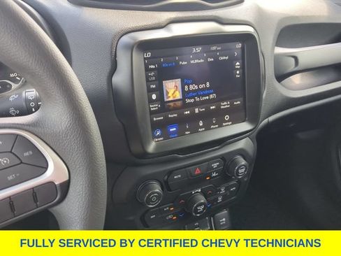Used 2023 Jeep Renegade Latitude AWD/4WD image 31