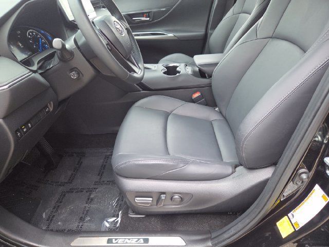 Used 2023 Toyota Venza XLE AWD/4WD image 9