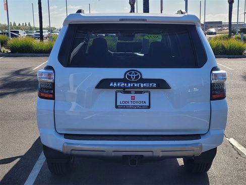 Used 2021 Toyota 4Runner TRD Off-Road Premium image 6