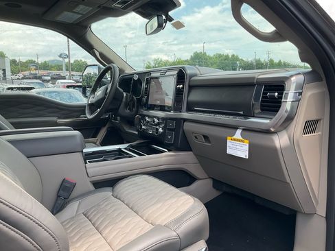 New 2026 Ford F250 Platinum w/ Platinum Plus Package AWD/4WD image 11