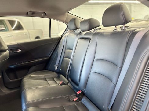 Used 2017 Honda Accord Touring image 13